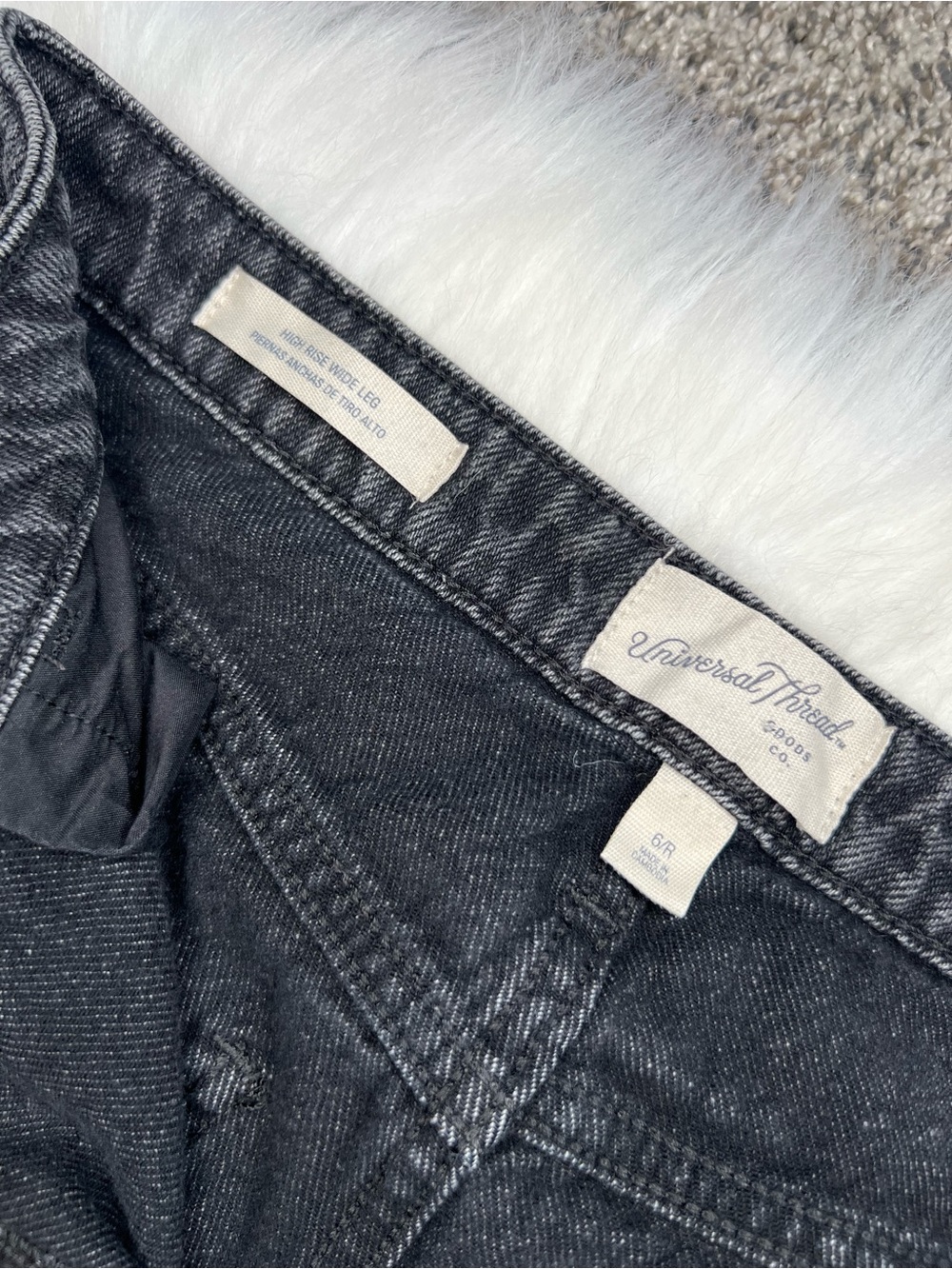 Universal Thread High Rise Wide-Leg Jeans - Picture 4 of 4